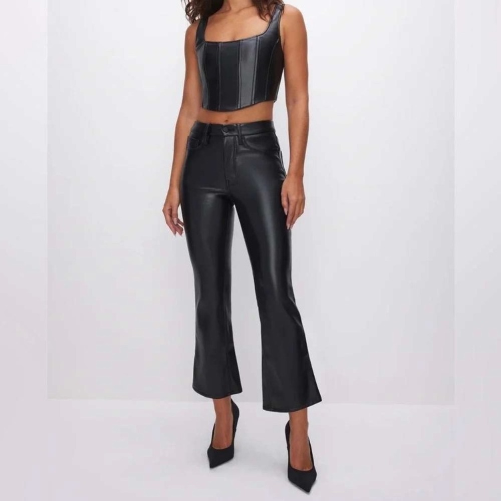 Good American NWOT Cropped Mini
Boot cut Faux Leather black Pant Size 0 /25